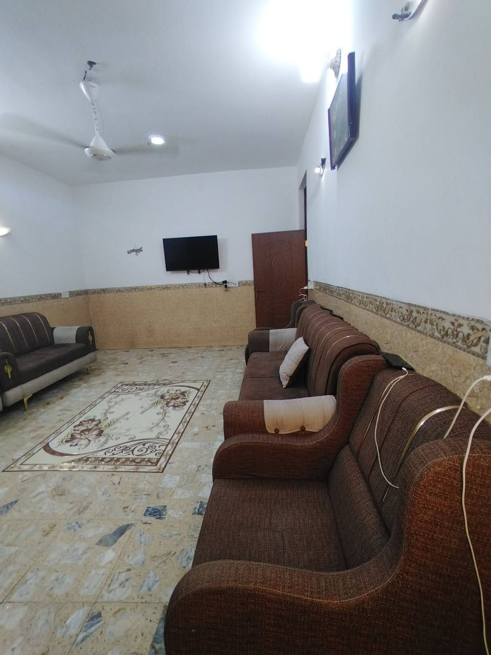 السلام عليكم دار للبيع بناء حديث طابقين طابو زراعي الدار يحتوي على استقبال و 3 غرف نوم وصحيات عدد 3
ومطبخ وصاله.
المساحة : 100 متر
العنوان : الزعفرانية نهاية شارع المعهد
للاستفسار الاتصال على الأرقام التالية :
*********** / ***********   
متوفر واتساب بالأرقام

