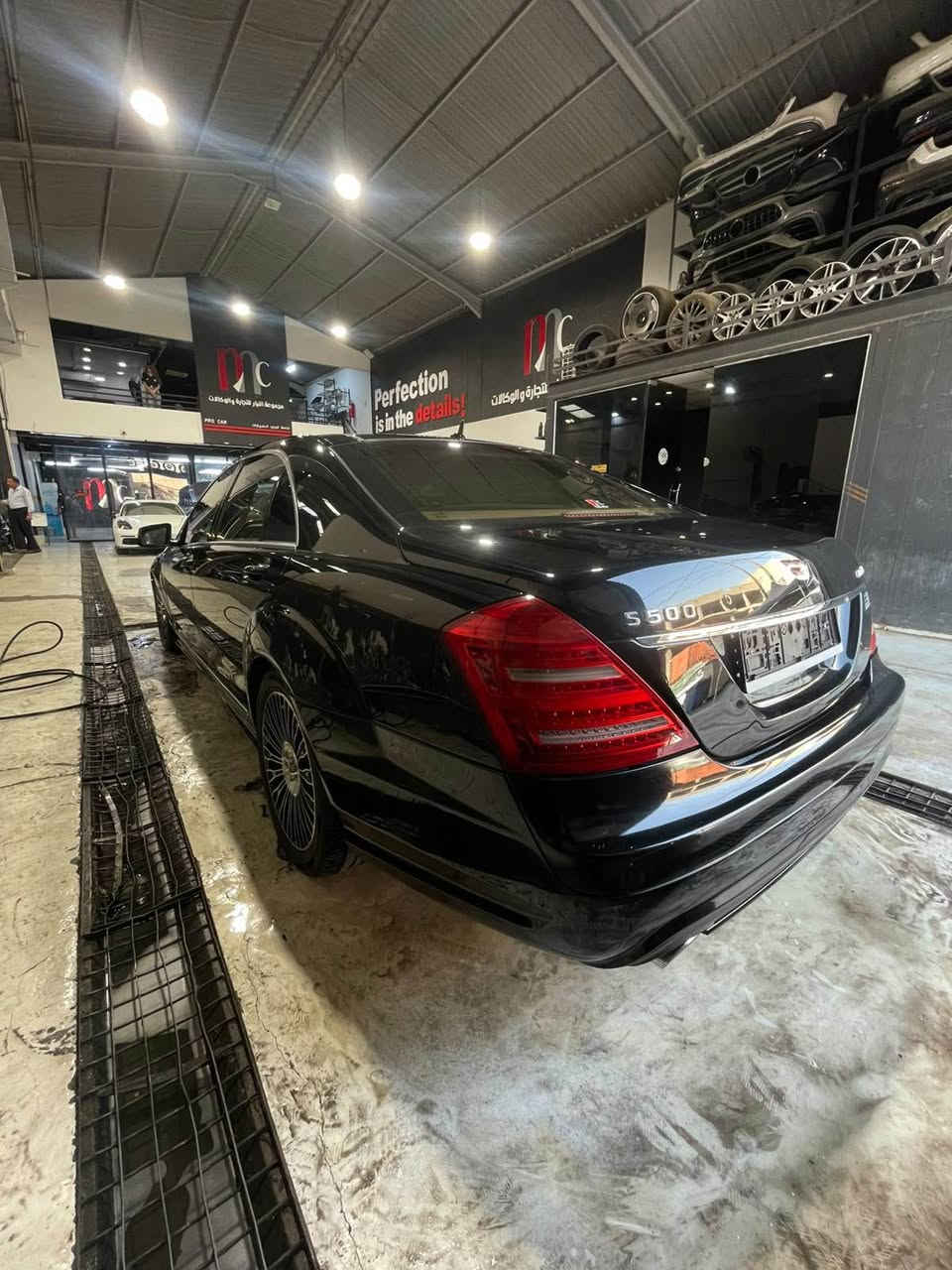 مارسيدس s500 كلاس
الموديل ٢٠٠٦ محدث ١٣
ماشية ١٣٠ كيلو متر 
الوارد خليجي 
كامل مواصفات 
باب طويل لارج + شفط
بانورما 
رادار أمامي + خلفي 
بردات خلفية 
كشنات تدفئة تبريد + خزن ذاكرة وتحكم كامل
معاملة الرقم جاهزة و للتحويل المباشر .. 

للتواصل ☎️ : *********** بغداد, العراق
