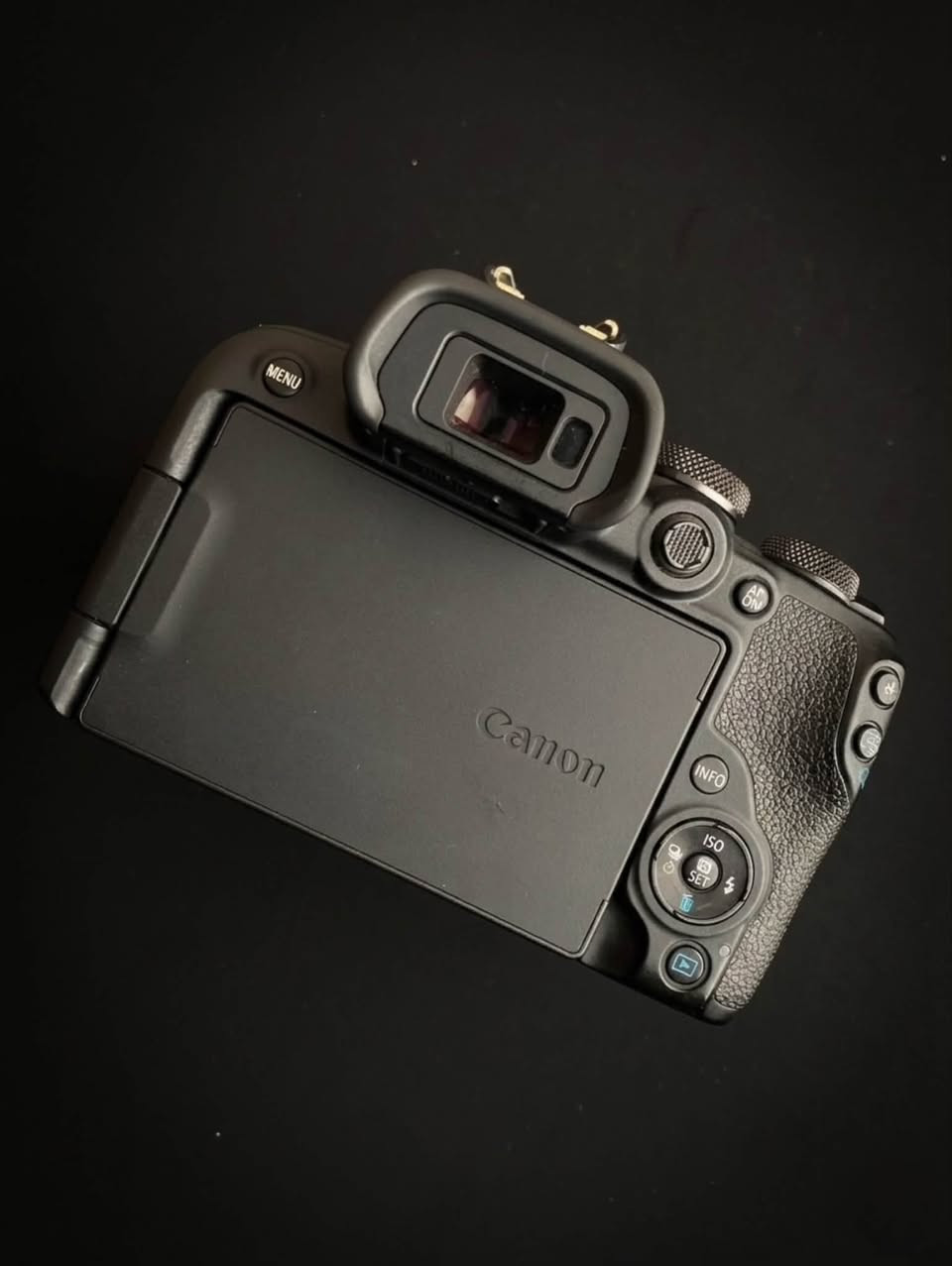 📸 Canon R10 للبيع
وياها عدسة 18-45mm + بطاريتين + الكارتونة + كل الملحقات.

 

 السعر مليون125 ألف وبيه مجال بسيط 

  ***********

