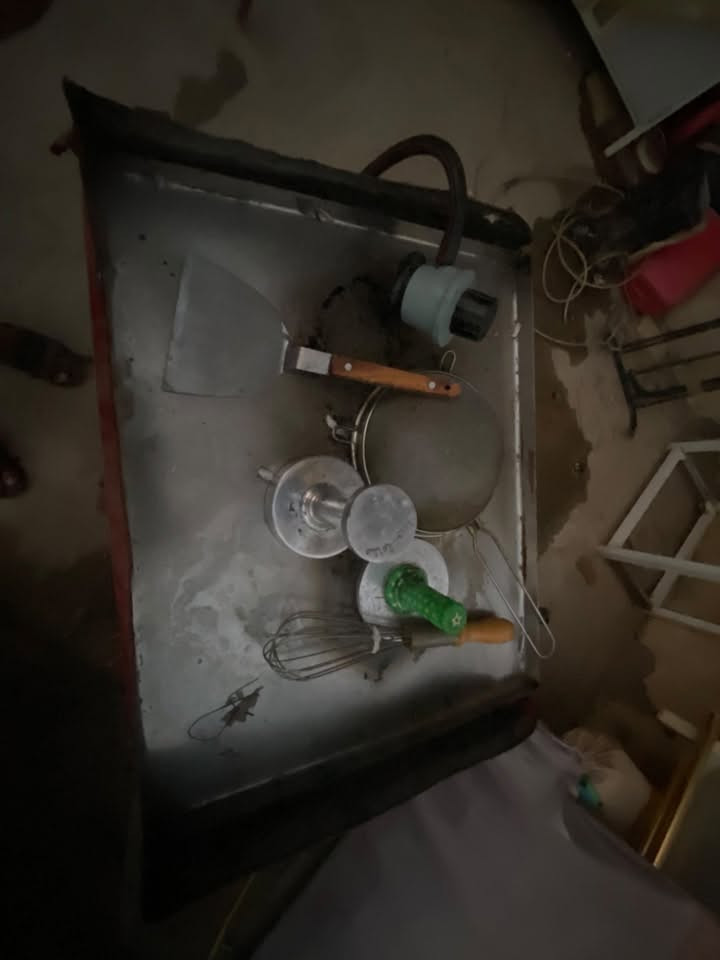 اغراض كافتريا للبيع للتواصل واتس ***********
