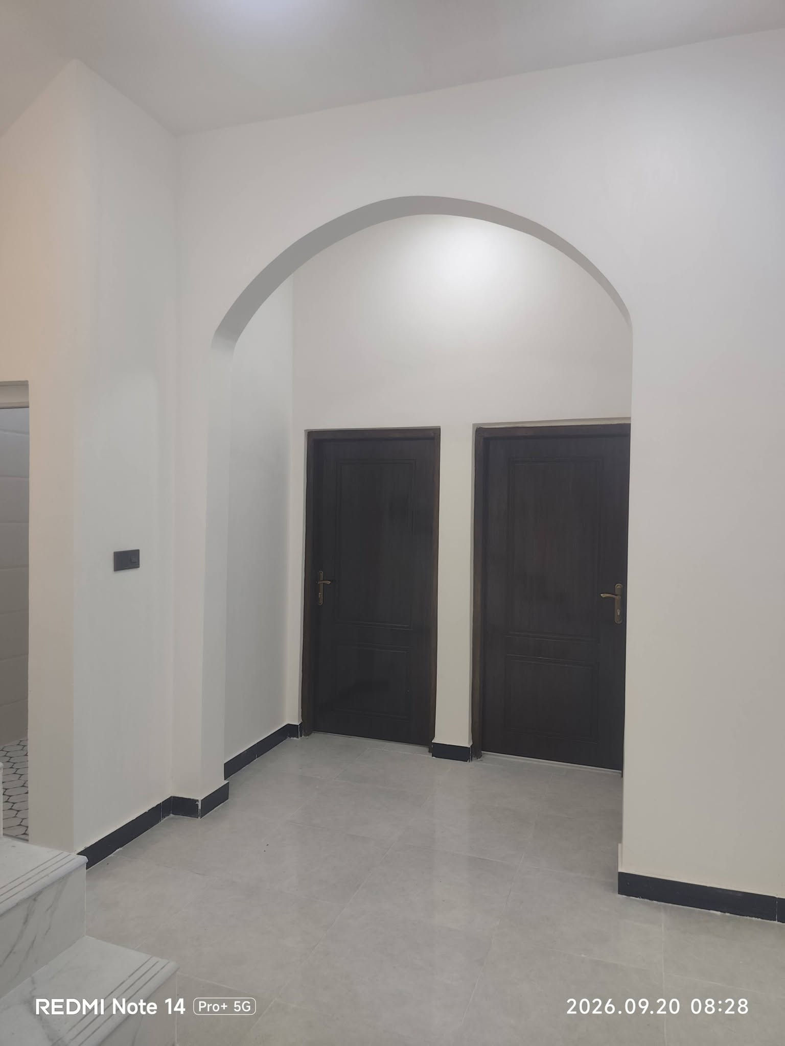 بيت للبيع 145 متر - بناء حديث 🏠الموقع: الجزيرة الثالثة - اليوبه- شارع الرحمة.الشارع: عريض (٨ متر).نوع السند: زراعي صرف سند 25.البيت يحتوي على:غرفتين نوم.ديوانية للخطار.صالة ومطبخ.كراج للسيارة.حمام وتواليت داخلي + تواليت خارجي.الخدمات: كاملة (ماء + كهرباء + مجاري). #دار# الجزيره.   ***********

نص مكتوب في الصور:
- REDMI NOTE 14 Pro+ 5G 2026.09.20 08:30
- REDMI Note 14 Pro+ 5G 2026.09.20 08:29
- REDMI Note 14 Pro+ 5G 2026.09.20 08:28