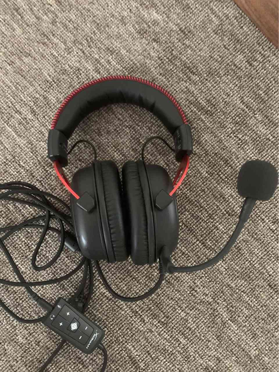 🎧 HyperX Cloud II - original European stock! 🎧
هێدفۆنی گەیمینگی ڕەسەنی ئۆرجیناڵ!
✨ بارودۆخ: سفر و نوێیە (تەنها کارتۆنی لەگەڵدا نییە).
🔥 تایبەتمەندییەکان:  
 ڕوونی دەنگی بێوێنە و تایبەتمەندی 7.1 Surround Sound  
 مایکی پاک و ڕوون بە قابلیت ڕاگرتنی شووشەی دەنگ (Noise Cancelling)
 پێکهاتەی بەهێزی ئەلەمنیۆم و مایک و کەیبڵ و کارتی USB دەنگی لەگەڵدایە  
 گونجاوە بۆ PC, PS4, PS5, Xbox و مۆبایل
📍 شوێن: هەولێر:
🎧 سماعة جيمنج HyperX Cloud II - أصلية أوروبي! 🎧
✨ الحالة: جديدة تماماً (بدون كرتونة / أوبن بوكس).
🔥 المميزات:  
 صوت محيطي 7.1 نقي جداً ومثالي للألعاب  
 مايك عازل للضوضاء قابل للفصل
 تصميم مريح وقوي مع كارت الصوت USB الأصلي  
 متوافقة مع PC, PS4, PS5, Xbox والموبايل
📍 الموقع: أربيل
]
English:
🎧 HyperX Cloud II Gaming Headset - Original European Stock! 🎧
✨ Condition: Brand new (Open Box / Without box).
🔥 Features:  
 Premium audio quality with 7.1 Virtual Surround Sound  
 Detachable noise-cancelling microphone
 Extremely comfortable headband and memory foam ear cushions
 Includes the original USB audio control box  
 Compatible with PC, PS4, PS5, Xbox, and Mobile
📍 Location: Erbil أربيل, العراق
