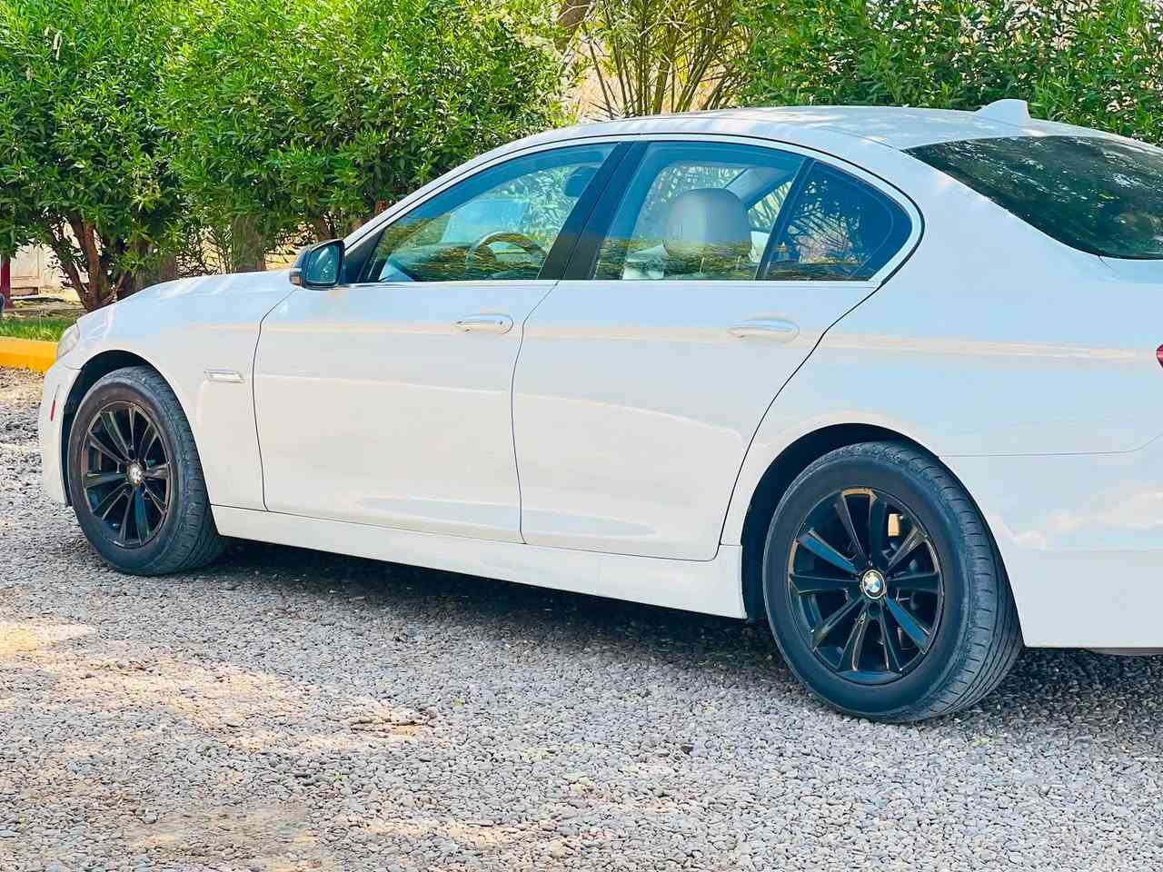 * BMW 528i
* موديل 2014 (f10) 
* محرك 2.0 TwinPower Turbo
* وارد امريكي
* ماشية 145,000 كم
* فول مواصفات
* جلد + كشنات ميموري
* كاميرا خلفية
* حساسات أمامية وخلفية
* بابين جهة السايق الابواب مبدله و الجاملغ بدون صبغ تبديل مطابق نفس لون
* الدعاميات الأمامية والخلفية مصبوغة فقط بسبب أثر شخوط، مو حادث 
* صور السونار بالمنشور
* موقع السيارة بغداد / المنصور
* السعر ١٥٥ ورقة وبي مجال بسيط 
* الاتصال على الرقم ***********
