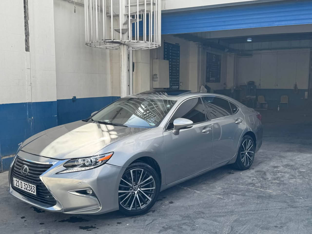 Lexus es350 تەنها 74 هەزار رۆشتووە گێڕو مەکینەو کارەبایات هەمووی بەشەرت تەزە خۆم سێرڤزی عامم بۆ کردووە سەیارەکە تەنها بۆنیتو چاملخی بۆیاخە بەو شەرتەی   شاصی قرچیشی نەبێ سەوتی دیجیتاڵیش بەشەرت 
شوێن سلێمانی 
*********** السليمانية, العراق
