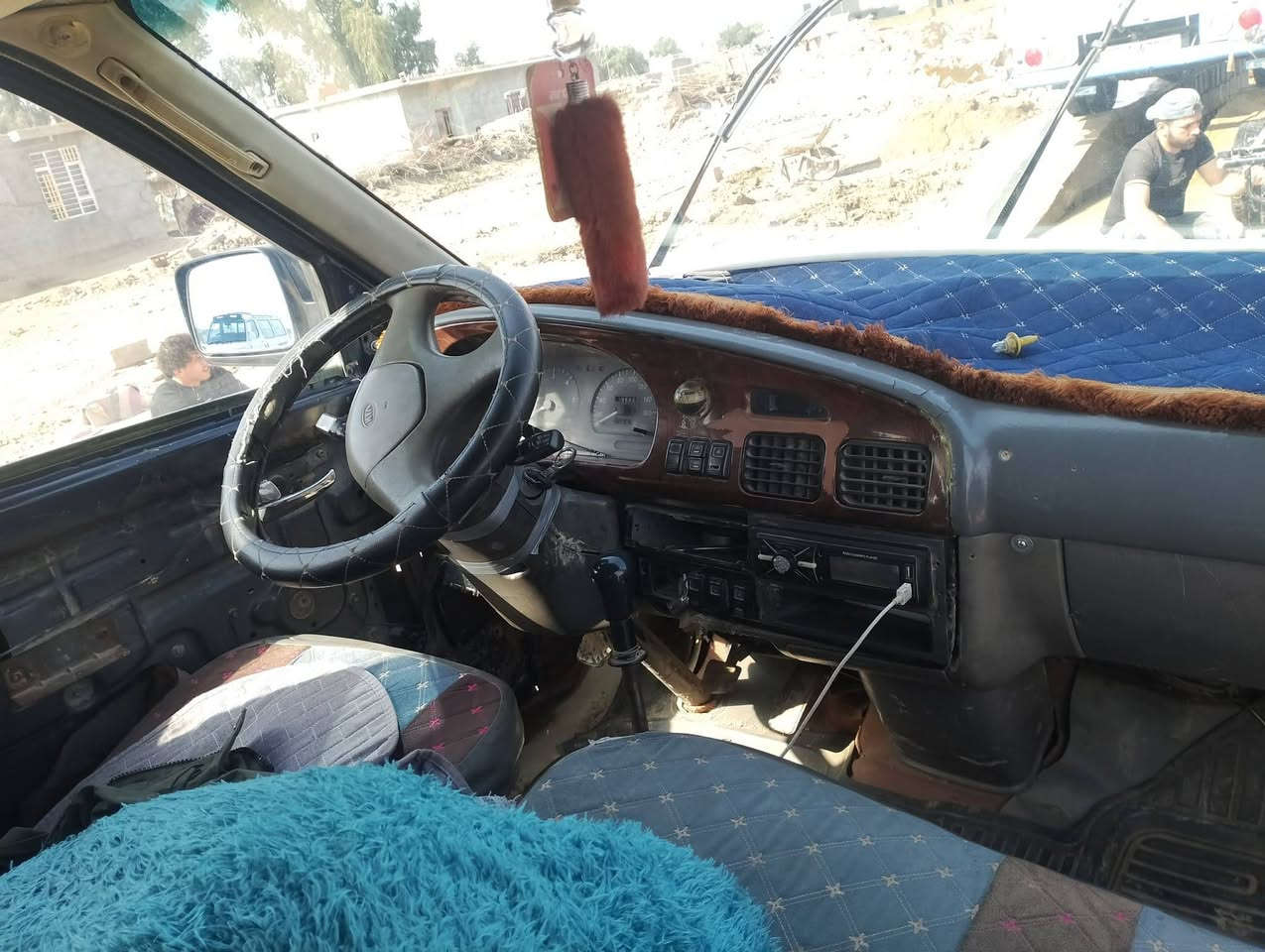 السلام عليكم 
بريجو 97 مكينة وگير وأكسل خير من الله ، سنوية لل30 
أمداور مباشر ، سعر 40 وبيهه مجال ، مكلف بالنشر 
وهذا صاحب السيارة.     ***********
