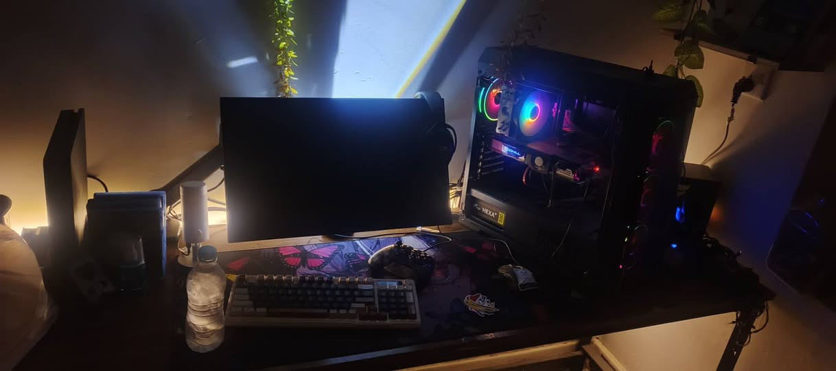 السلام عليكم pc للبيع 
‎GTX 1070 8GB
‎Core i5 9400f
‎المبرد deepcool Ag400
‎M.B H310m
‎ram kingston  16gb ddr4 2666mhz
‎Ssd 120
‎Hard 1T 500+500gb
‎case 4 fan
‎P.S 500w FSP+
‎السعر 535 وبيها مجال شوية
‎بغداد الدورة شارع 60
‎للتواصل ***********
‎واتساب او خاص
