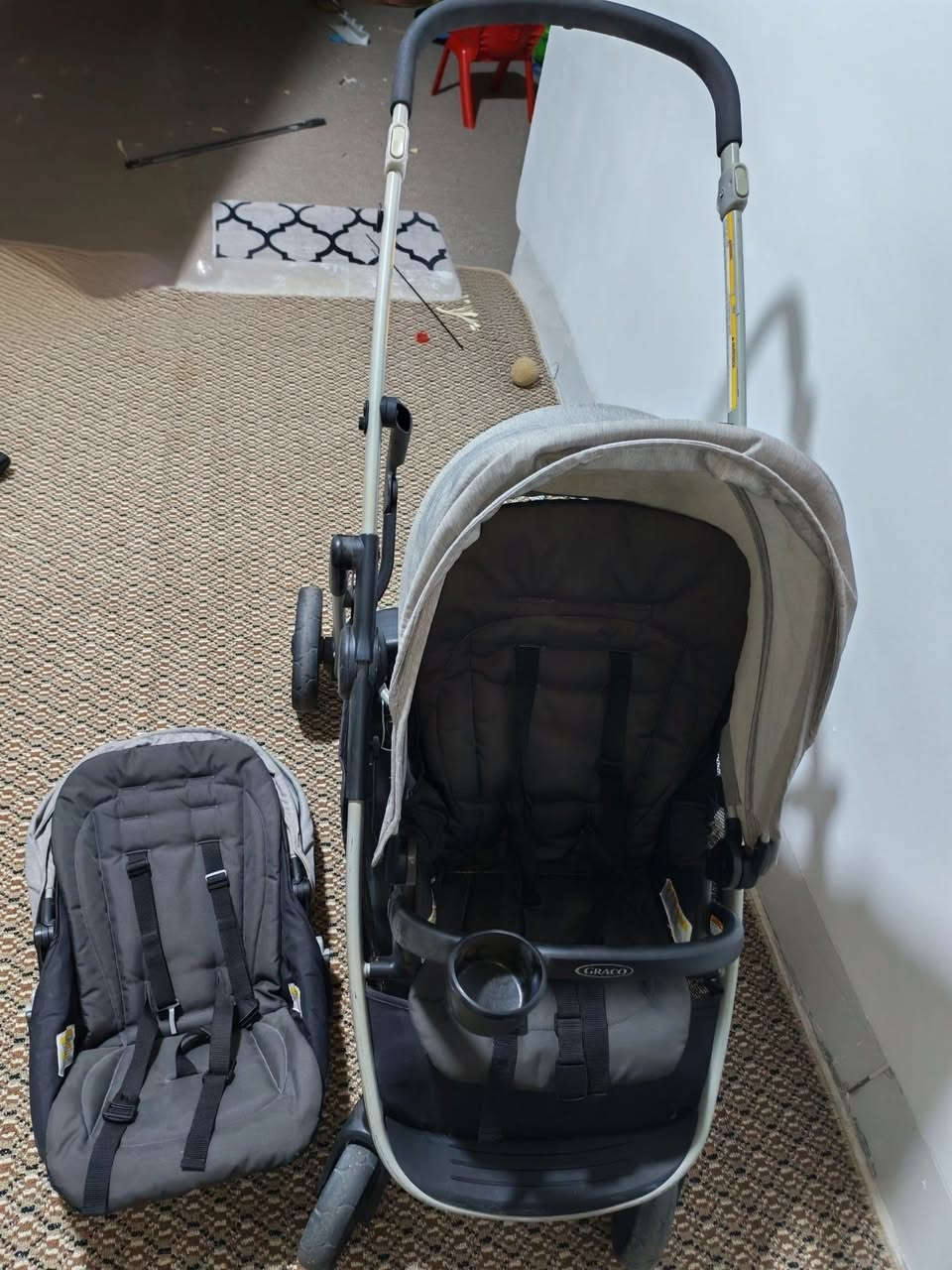 عاربانة طفل ذو مقعدين ماركة عالمية جاي من خارج مستعمل قليل جدا السعر ١٢٥.٠٠٠ يستعمل بعدة حالات كما في الصور العنوان رحيم اوة *********** واتساپ
