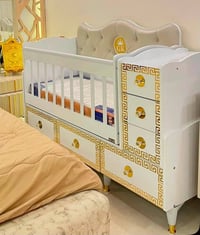 سرير اطفال • فراش ضغط عالي • رجل مكسور