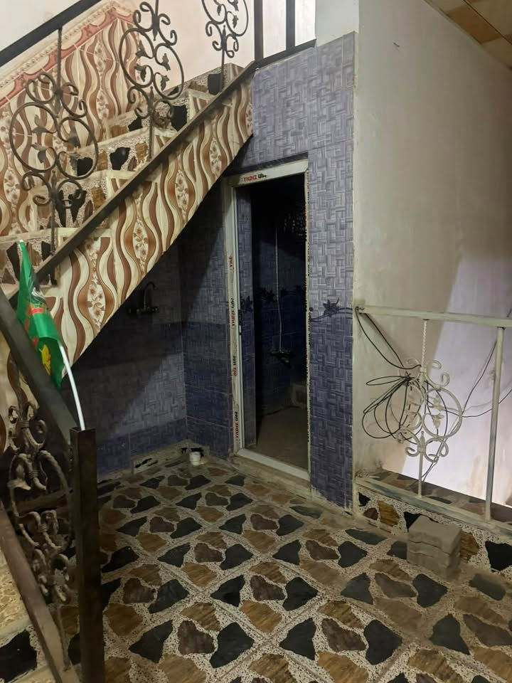 مشتمل للإيجار حي الجامعه يتكون من ثلاث غرف نوم وصاله ومطبخ واستقبال سعر الايجار ٣٥٠ مقدمه ٤ اشهر اتصال ***********
