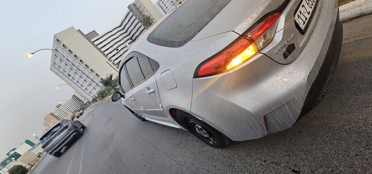 السلام عليكم
كورلا هايبردle ياباني  امريكي 
موديل 24 ماشيه 74وقابله للزياده
مواصفات شاشه كامره حساسات

رادار امامي دعاميه جامه 

سايد بريك دكمه 

تحكمات

تحديد مسار 

تحديد سرعه 

توقف ذاتي 

قياده ذاتيه

حادث بنيد جاملغ مبدلات 

ربع باب بارد 

كما موضح بالصور حادثها 

للاستفسار ***********

مكاني شهداء سيديه للبيع فقط
