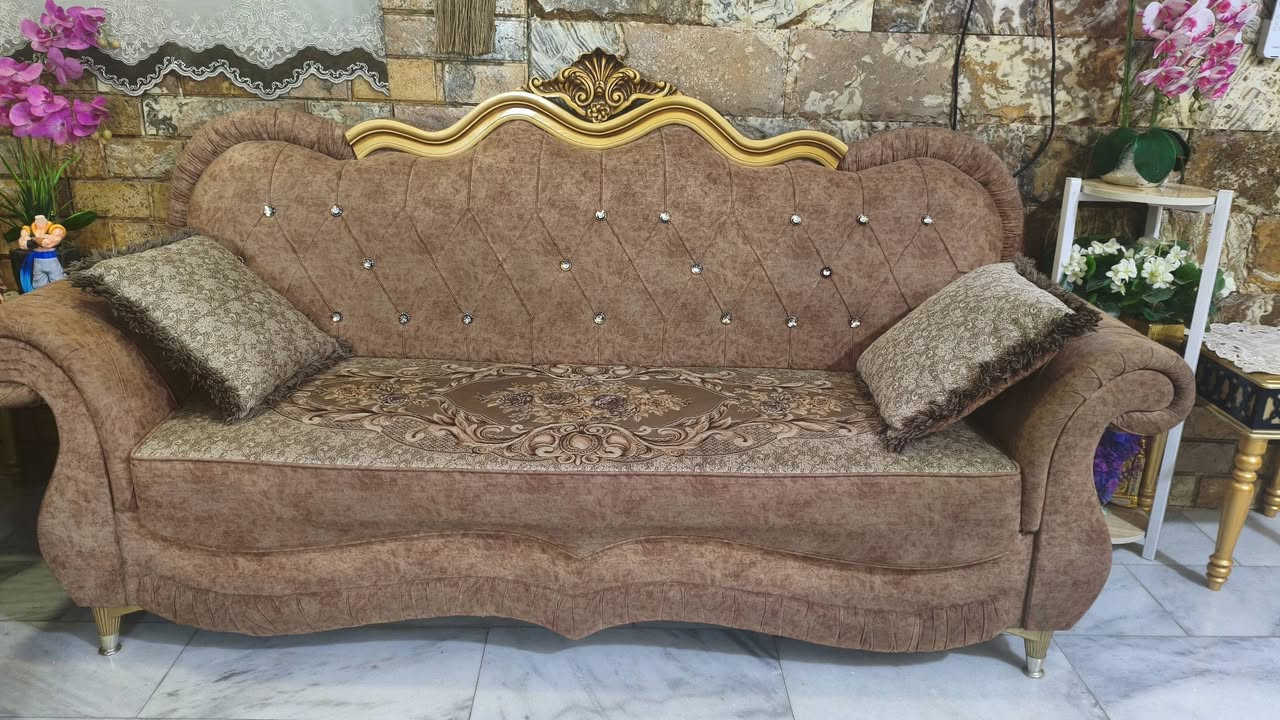 كراسي • ديكور • بدون تفاصيل
