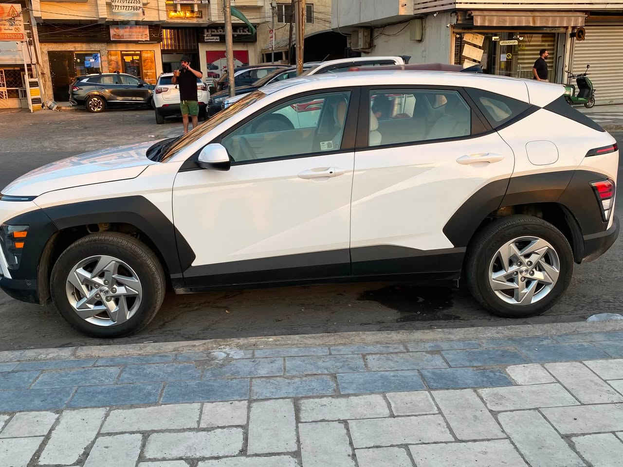 هونداي كونا 2024 وارد أمريكي للبيع في بغداد 🚗
* موديل: 2024
 * رقم : بغداد
 * الضرر: بنيد مبدل نفس اللون (بدون صبغ)
 * الايرباك: ايرباك استيرن فقط
 * السعر: 16,200$ (162 ورقة) وبيها مجال 
📍 للاتصال والاستفسار:
***********
