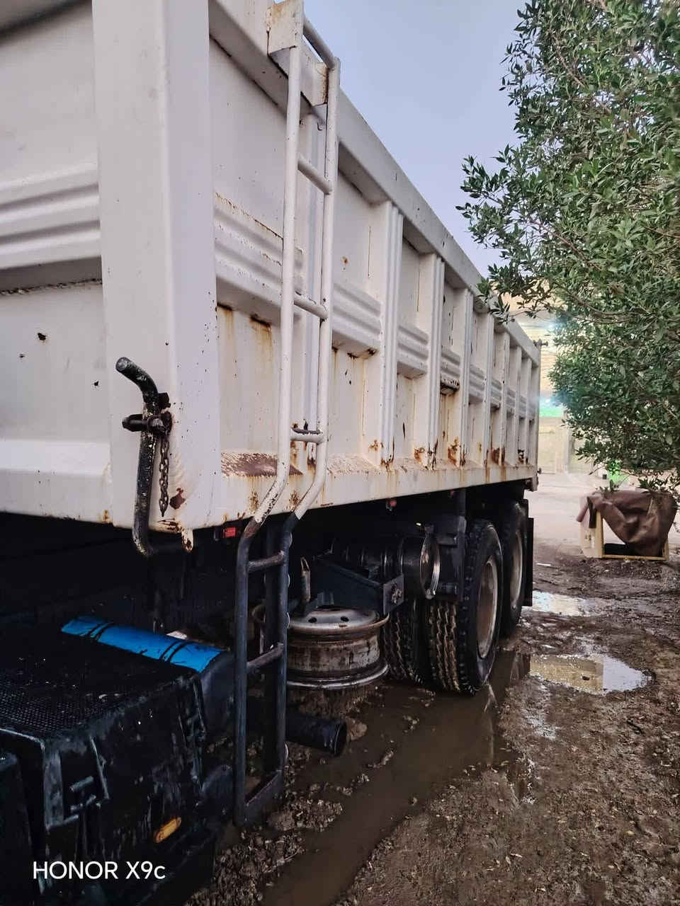 سلام عليك سكانه لبيع مكينه ٨#٩٠ كهربائي مكفولة تجفيت جديد كيره ٥ب٥ مجموعه باجر ١٩ سعره ١٩٠ رجان مو شراي لا يتصل ومكلف بنشراه ***********

نص مكتوب في الصور:
- HONOR X9c