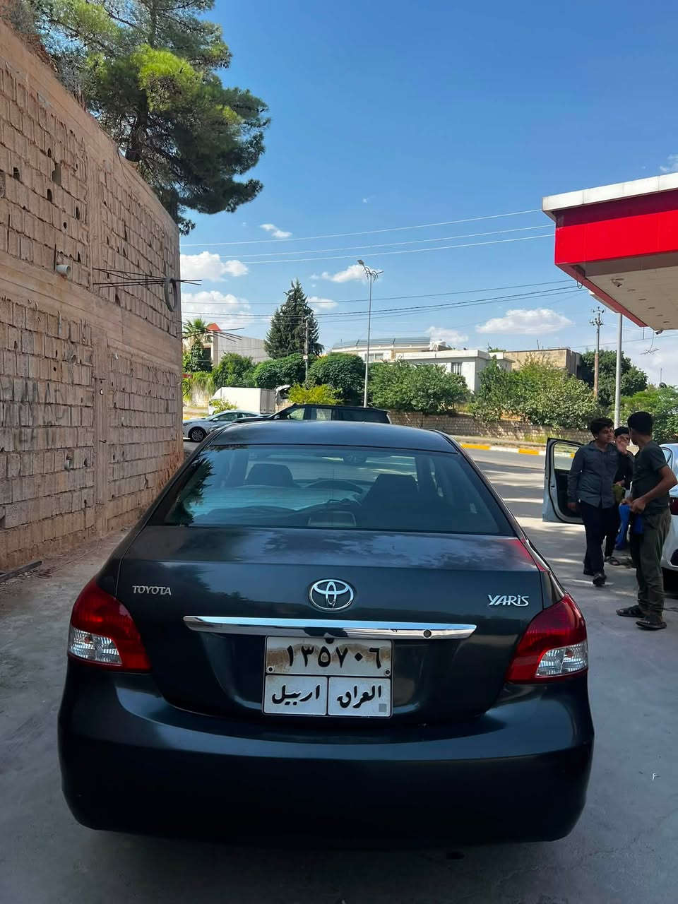 یارس ٢٠٠٨
مەکینە گەورە
پێنج بالیف
دەبڵ گێچ
دوو جام کاربای
شاشە ئایپاد
کامێرای بەگ
یەک پارچە و نیو سبوخ بێ ناوگرتن

نرخ ٧٥ مەجالێکی کەم

***********
