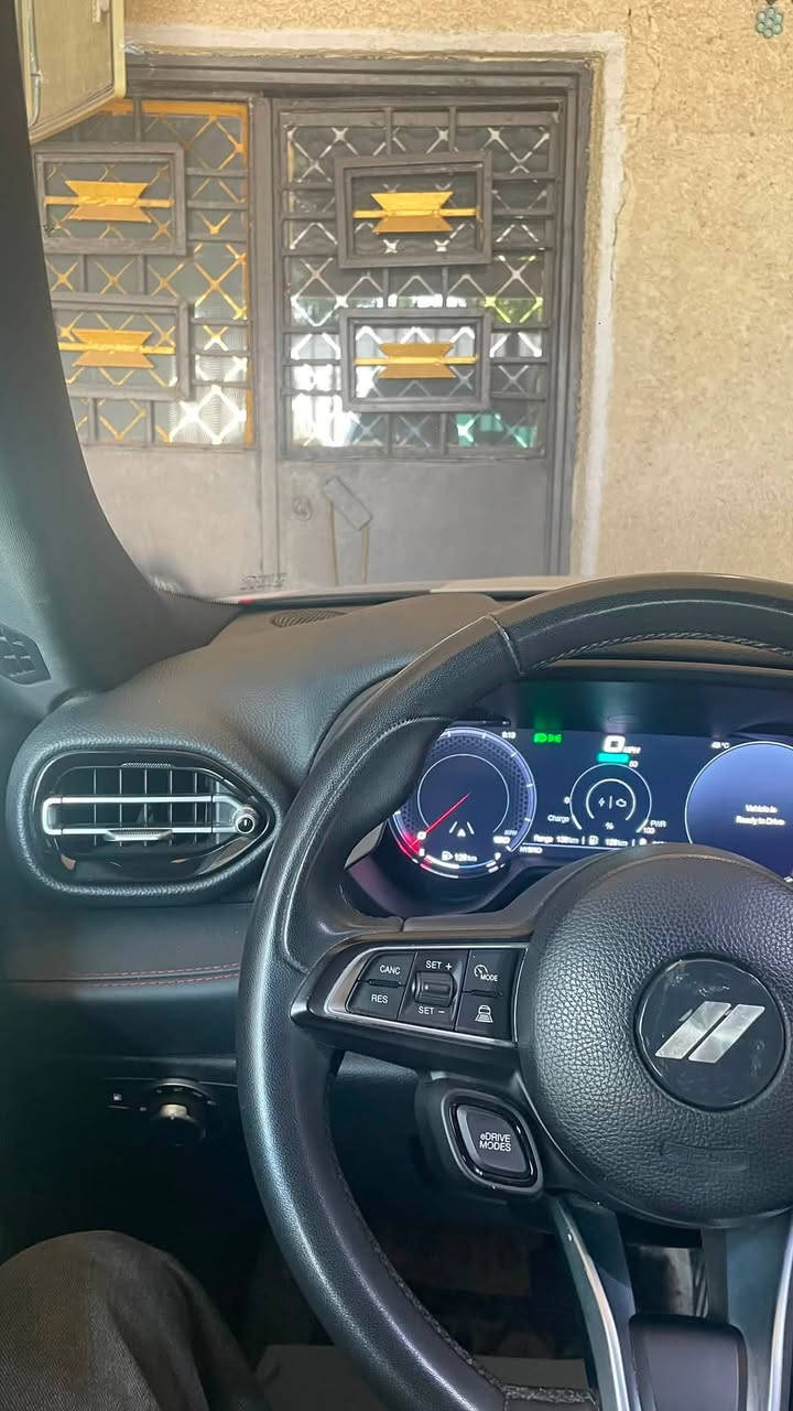 بعد التحيه والسلام 

🔥 للبيع او المراوس– دودج هورنت R/T موديل 2024 🔥

💎 سيارة رياضية هجينة (Plug-in Hybrid) تجمع بين القوة، الأداء، والاقتصاد في استهلاك الوقود.

✅ المواصفات:
• موديل: 2024
• الفئة: R/T
• محرك 4سلندر + محرك كهربائي (Plug-in Hybrid)
• قوة 288 حصان
• دفع رباعي AWD
• ناقل حركة أوتوماتيك 6 سرعات
• ممشى: 66
• اللون الخارجي: ابيض
• الداخلية: أسود

🌟 المواصفات :
• شاشة عدادات رقمية 12.3 إنش
• شاشة معلومات وترفيه 10.25 إنش
• Apple CarPlay وAndroid Auto لاسلكي
• تشغيل بصمة مع مفتاح ذكي
• مثبت سرعة متكيف (Adaptive Cruise Control)
• تحذير مغادرة المسار مع المساعدة على البقاء داخله
• مراقبة النقطة العمياء
• نظام الكبح التلقائي للطوارئ
• كاميرا خلفية
• حساسات اصطفاف
• مكيف أوتوماتيك ثنائي المناطق
• مقاعد رياضية
• أنظمة قيادة متعددة (Hybrid / Electric / Sport / E-Save)
• نظام PowerShot لزيادة الأداء عند التسارع
• مصابيح LED كاملة
• جنوط رياضية ألمنيوم

📌 حالة السيارة:
✔️ فقط جاملغ ايمن 
✔️ السيارة جاهزة ولا تحتاج أي مصروف.

📄 سعرهاب(170) 

رقمي ***********
