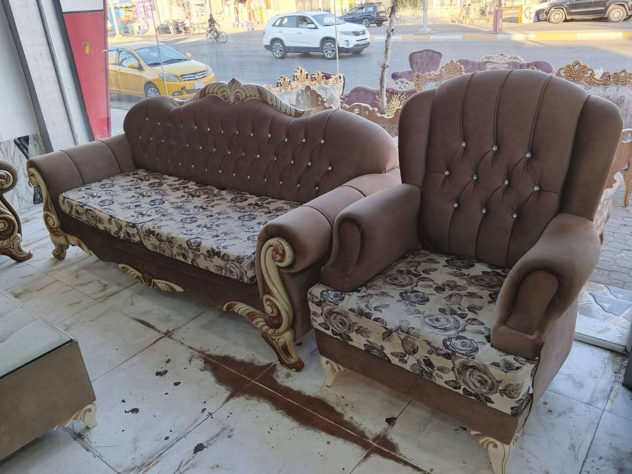 تخم ١٠ مقعد  
للاستفسار ***********
