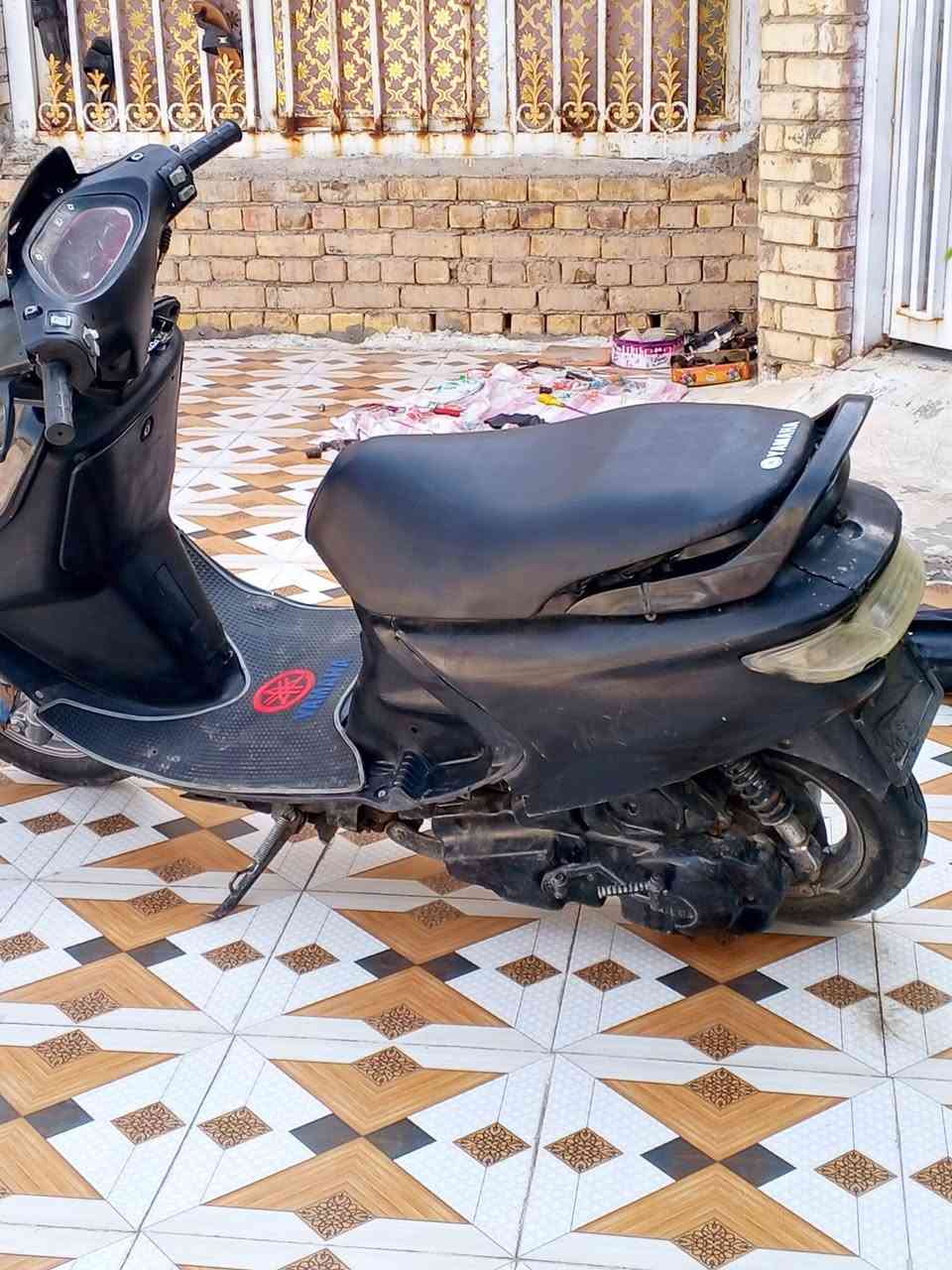السلام عليكم دراجه فراشه للبيع مكينه مفتوحه ولفات بس الدراجه شلعه تخبل دراجه كاملها نقصها صالنصه طاكه وعندي وياها صالنصه رياضي السعر 200وبيها مجال المكان الديوانيه قضاء السدير رقم***********
