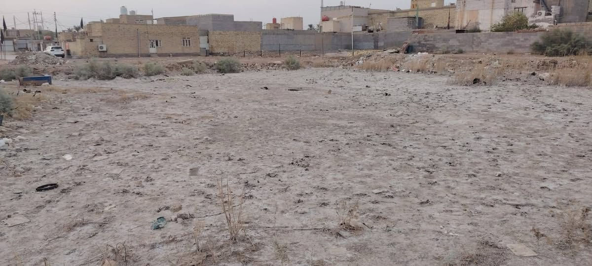 قطعت ارض للبيع المساحه 1000 متر خلف سيد جميل قرب تكتورت تهني تبعد المسافه علا فلت دكتورت تهني 200 متر للستفسار التصل علا الرقك ***********
