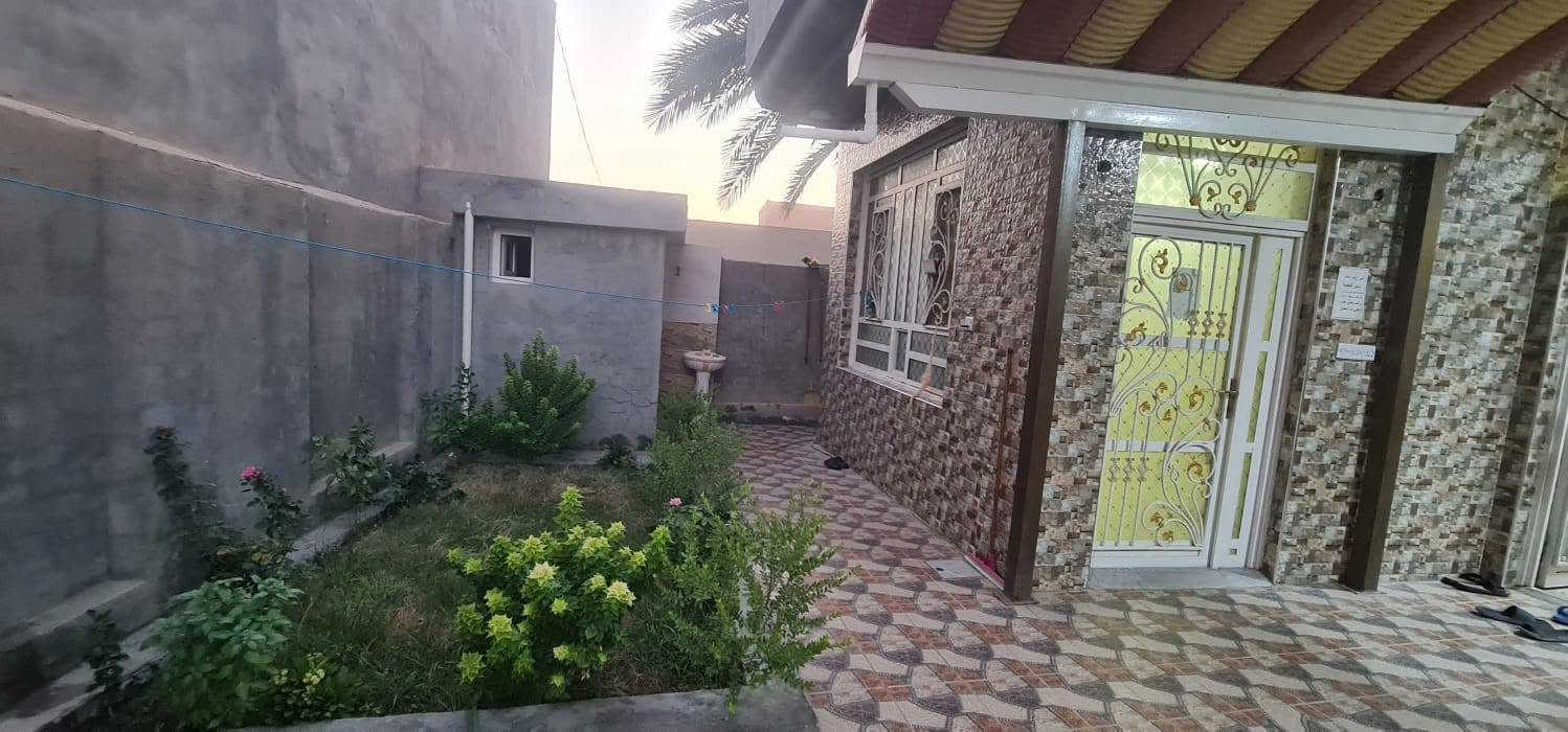 يالله بيت للايجار بعنانه قرب السيطره بناء حديث مساحه 230 متر
يحتوي على غرفتين 6 في 5 متر

 واستقبال وكلدور ومطبخ ومجمع صحيات داخليه وخارجيه وكراج سياره وحديقه كبيره 

 ويحتوي على سخان ومراوح عدد خمسه وسخان وتانكي وماطور البيت جاهز تجيب غراضك وتكعد ربع ماتخسر عليه 

سعر الايجار 325 وبي مجال 

لليرغب بالايجار او عرض عقاره للبيع او الايجار  مراجعة مكتب عقارات حسين المعموري 
او الاتصال على الرقم *********** او واتساب بادارة حسين المعموري والمحامي فاروق المعموري
