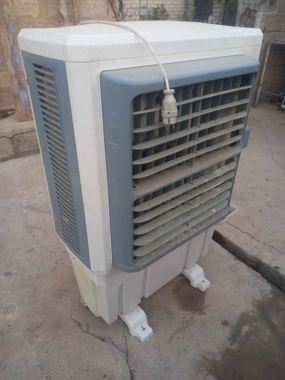 كنفيره للبيع شرط الشغل سرعه واحده السعر ٥٠ الف العنوان موصل حي الصدام بعد السيطرة عالشارع العام طريق بعشيقه *********** *********** يوجد توصيل داخل الموصل موصل, نينوى
