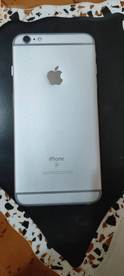 ايفون 6s بلاص
البطاريه 100
الذاكره 32
التلفون كلشي مابي كلشي شغال بي بس الدكمه مال الباور تشكل بي 
توصيل عندي لكل المحافضات 
السعر 80 وبي مجال 
التلفون ***********
