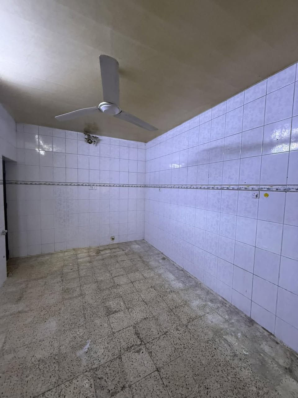 🏡✨ دار للإيجار – 200 متر | طابقين ✨

📐 المساحة: 200 متر
🛏️ 3 غرف نوم
🛋️ هول + استقبال
🍳 مطبخ
🚿 صحيات
🚗 كراج
🌳 حديقة

📍 شارع القدس – قرب مصرف الأهلي العراقي

💰 الإيجار: 450 ألف دينار شهريًا

📞 للاستفسار والتفاصيل:
***********
***********

🏢 الفيصل للعقارات و الاستثمار
📍 كركوك – نهاية شارع القدس – مجمع فلوريا – قرب مصرف الأهلي العراقي

نص مكتوب في الصور:
- الفيصل للعقارات دار للإيجار