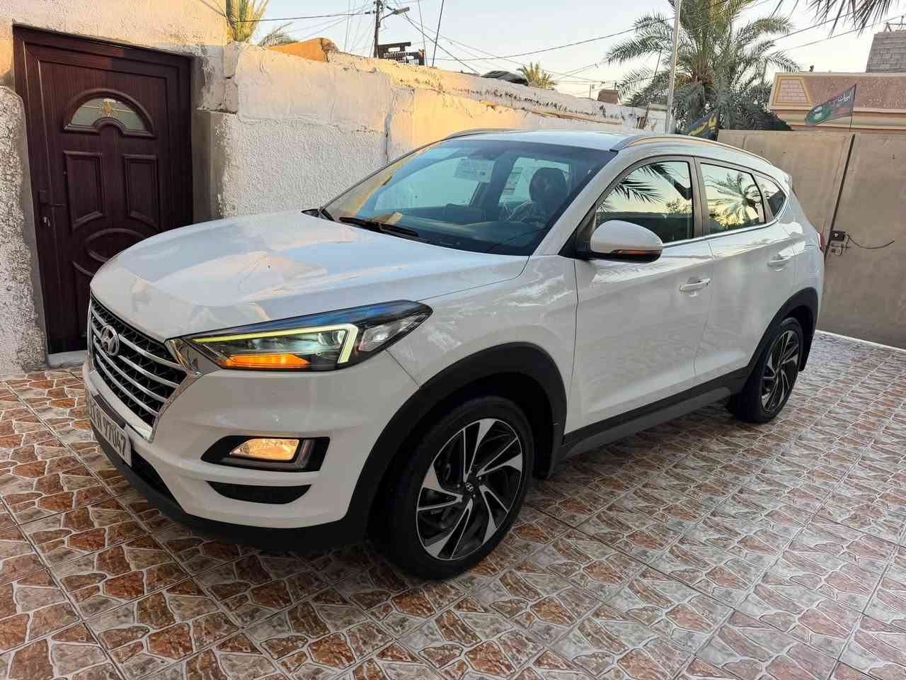 السلام عليكم للبيع توسان موديل 2019
خليجي الكاصد كفاله عامه وسونار بلمنشور 

محرك 2000 مكفول فول عده الفتحه 

رقم بغداد دولي بسمي هزه وسنويه جديد 

كامرات 360  كشنات كهرباء قطعتين تبريد 

(ماشيه 93كم) سيارا جديده بمعنى الكلمه
 
السعر 175 وبيها مجال العنوان ديالئ رقم الهاتف ***********
