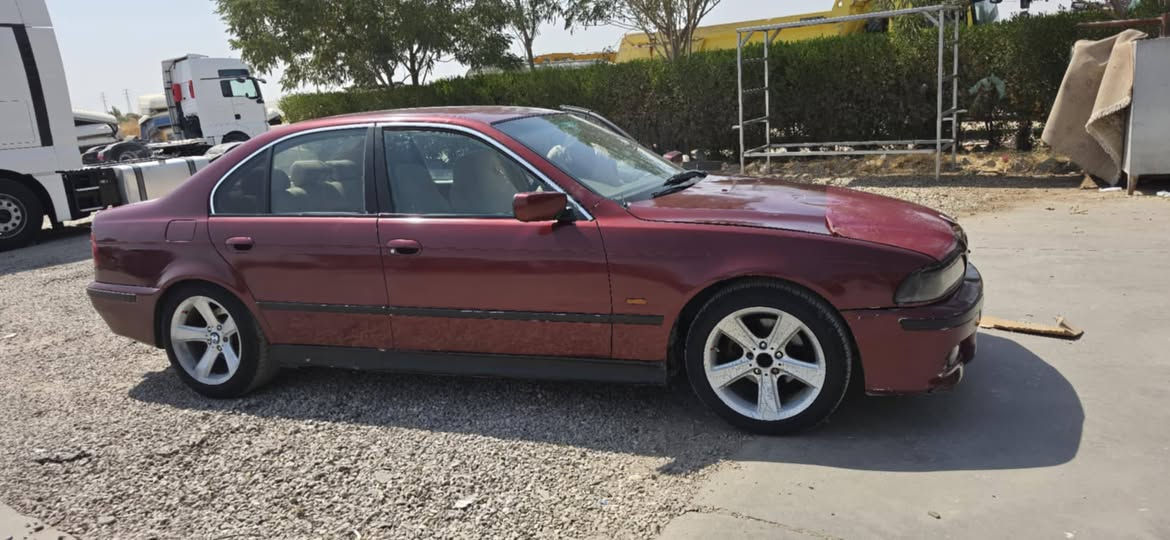 bmw 2002 
سه قه ر 
٦پستۆن مه کینه ی 530ده بڵ دیجیتاڵ 
سه یاره که ئه و روپیه 
سوکانی عه کسه ناوی زه رده 
ویلی هامانی پیشو دوای کراوه له ئیم 
سه یاره که له که لاره ئاڵوگۆریشه که م به شتیک به دڵم بیت 
***********
