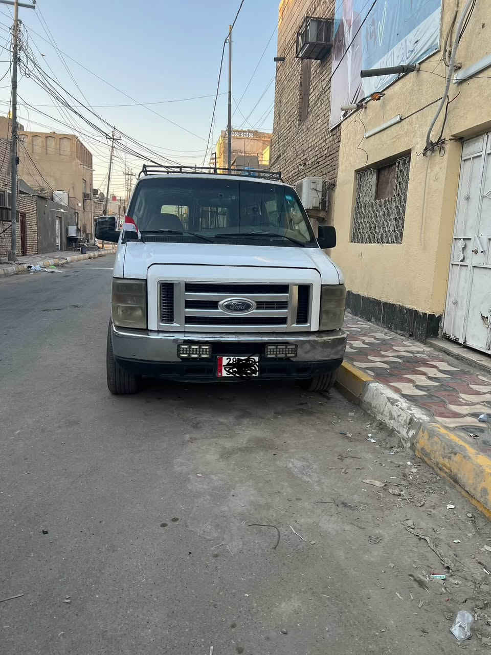 فورد للبيع  سياره نضيفه ومحرك جديد وين متريد اطلع سياره تخبل. بس شراي  يتصل عليه ويدلل بس اذا مو شراي لاتعبني. رحمه الله والديك  ***********  عنوان ذي قار مركز
