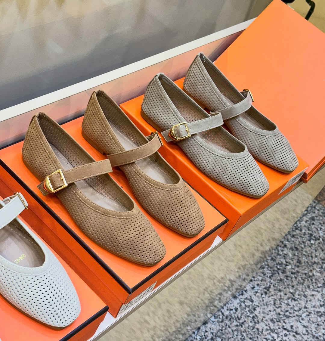 السعر 25 الف 🌼🌸
#كرار_لحقائب_والاحذية👜👠 
#القياسات36لل41👠 
#قاعدته_طبيه👍 
#العنوان_البصرة_شنشل_مول_طابق_الارضي 
#للحجز_او_الاستفسار_مراسلتنا_دايركت📩
