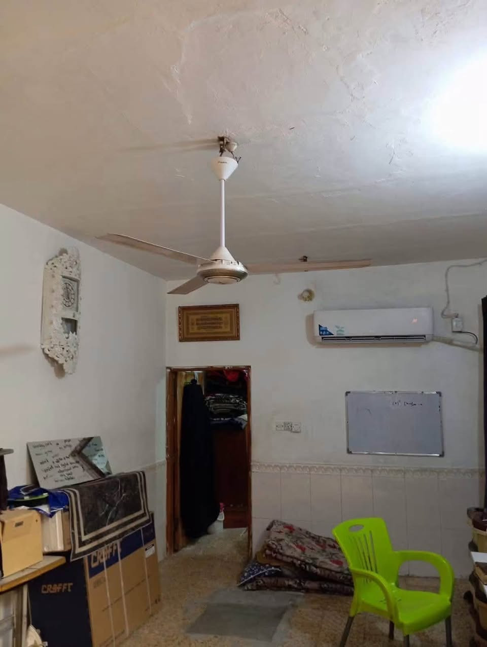 دار  للبيع 100  متر طابو صرف بالنجف 
حي ميسان قطاع 76 موقع مميز 

طابق واحد شيلمان نظيف جداً شارع 10 متر خلف التجاري 
غرفه وصاله ومطبخ وستقبال 
وصحيات داخليه وخارجيه ومكشوفات 

السعر 98 مليون قفل قفل

للأستفسار *********** واتساب أيضاً موجود
