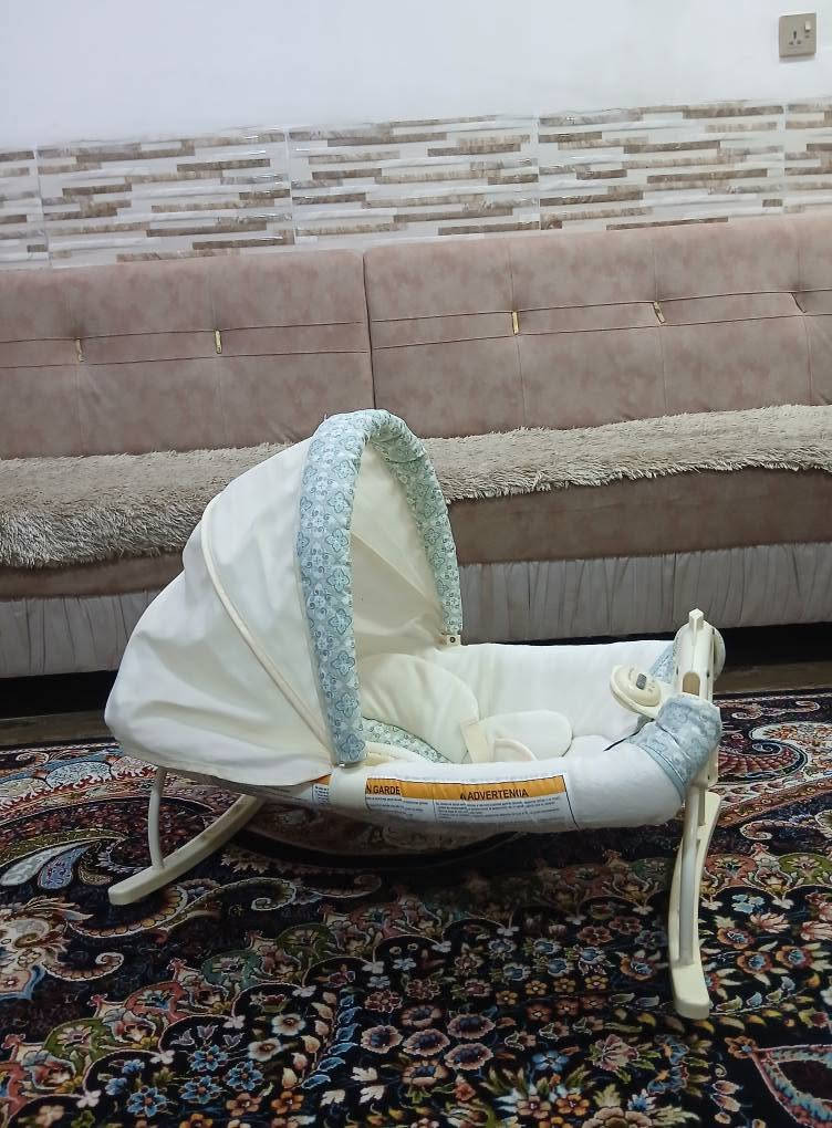 جۆلانێی خەوی مناڵ ، زۆر تازەیە ئەوروپیە ، قایشی بەستنەوەی هەیە ، ڕائەژەندرێت ،  کەپری پێوەیە زۆر عەمەلیەو ئەتوانی بۆهەموشوێنێک بیبەی لەگەڵ خۆتا ، سعریشی زۆر گونجاوە قفڵی 15 هەزارە بێ معامەلە
سلێمانی ، گەیاندن هەیە*********** السليمانية, العراق
