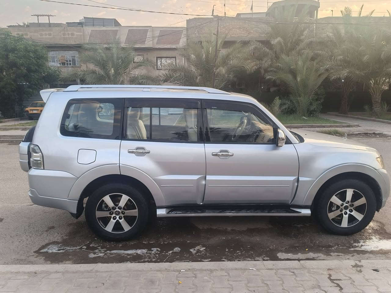 السلام وعليكم للبيع باجيرو 
موديل 2008
فول مواصفات واحد على واحد 
حبتور  دمام 12 سماعه سلايت شاشه كامره حساسات تحكم ستيرن 
مري شفط اشاير بالمري
محرك 3800
سياره بيه جاملغ ونص صبغ 
السعر 98
سياره جاهزه من جميع النواحي الشراي يتصل ***********
