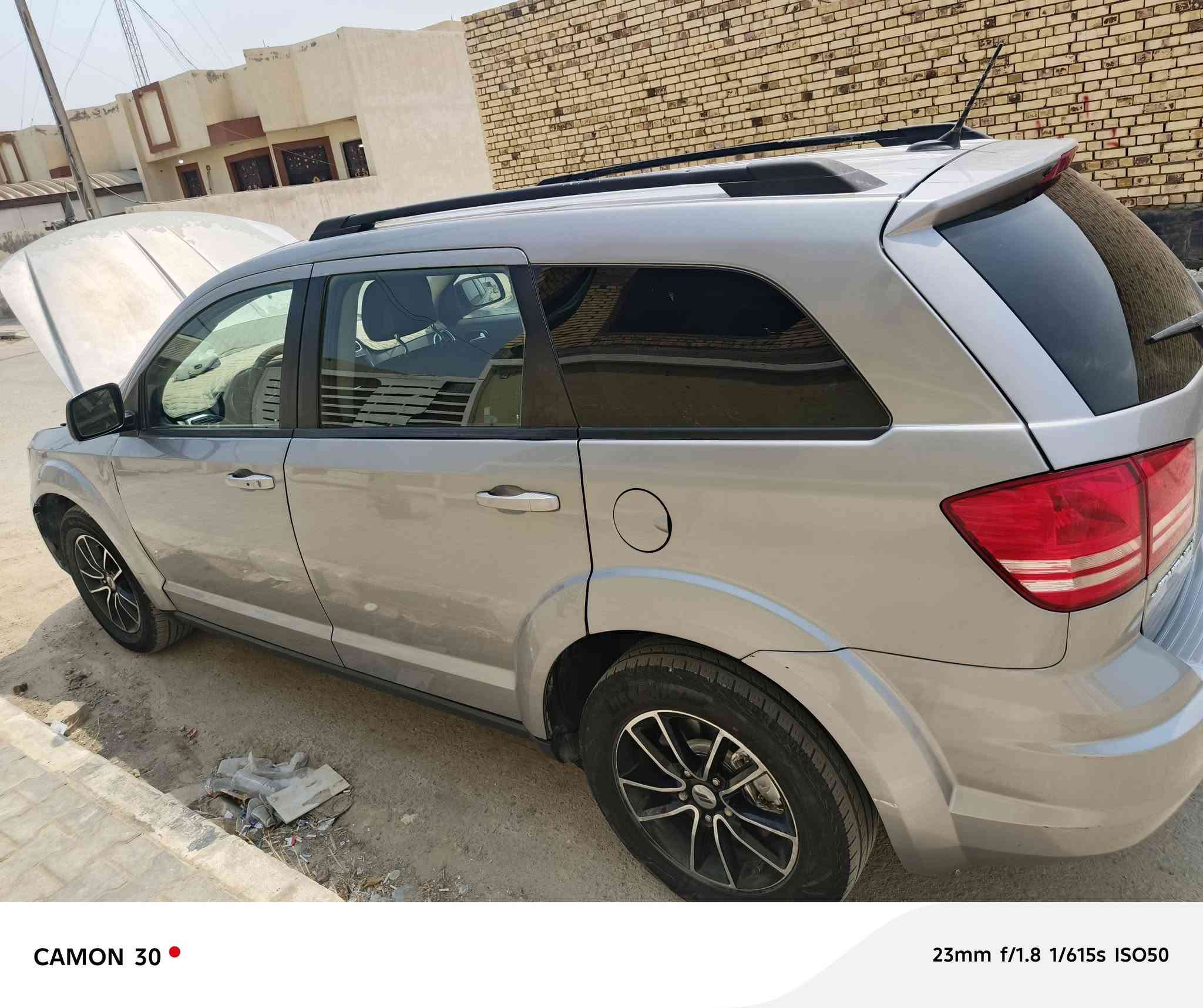 دوج جورني 4 سلندر محرك 2400
موديل 2018
تحكم ستيرن شاشة كبيرة ٧ راكب
تبريد قطعة واحدة
تبريد ثلج
تخم تاير
كير ومحرك خيرر من الله 
حدادية نضيفة 90%
السيارة رقمهه ذي قار
سعر السيارة ١٢٥ $
العنوان /ذي قار / الإسكان الصناعي
الاتصال على الرقم ***********

