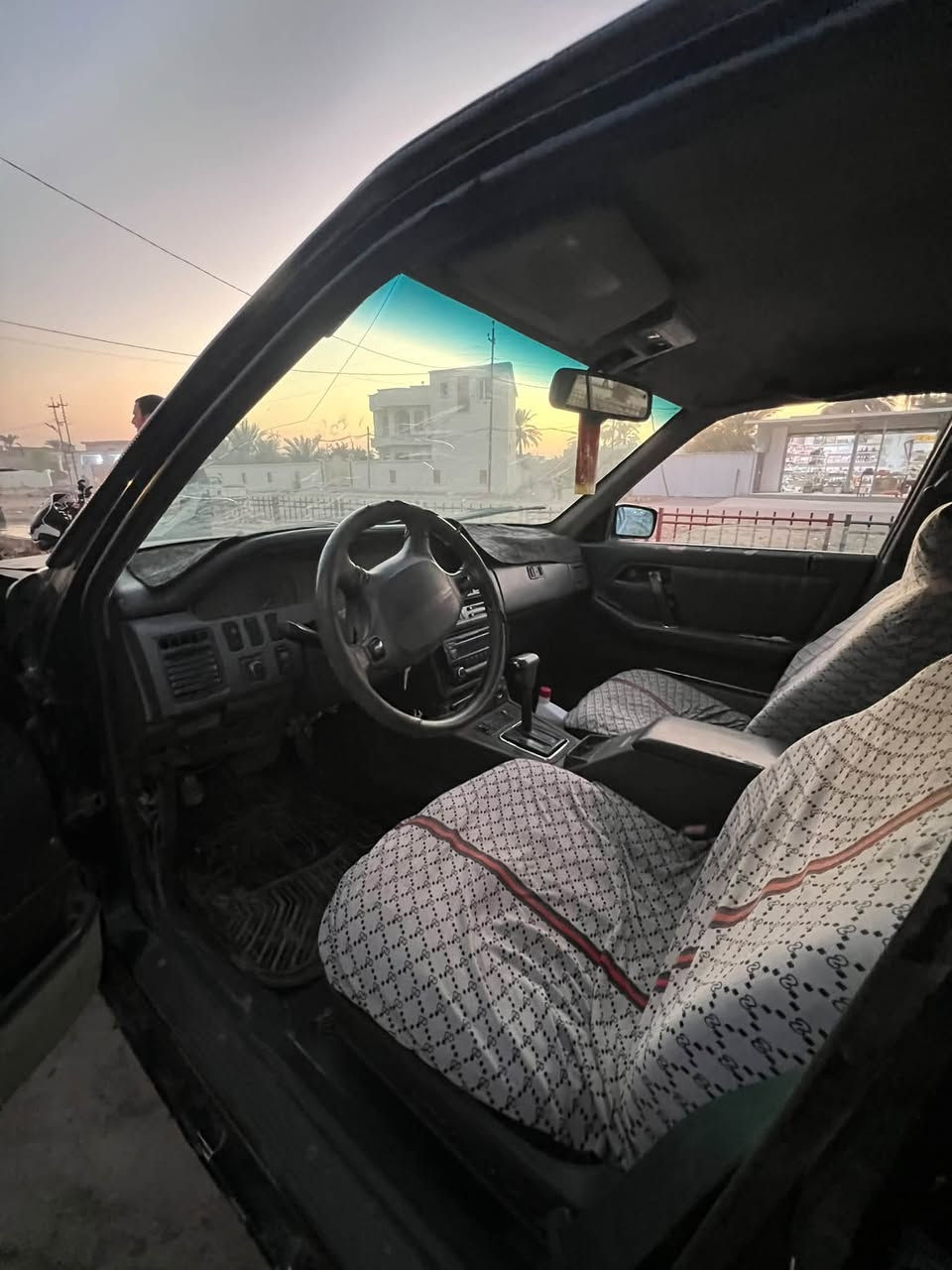 السلام عليكم سياره بونتيشه للبيع او مراوس حسب القناعه
سياره موديل 1993سنويه للـ2028شهر الـ7 
محرك وكير ونجي اوتماتيك بدون تبخير وبدون تنقيص 
سياره نضيفه بدون خياس صدر نضيف خلفي وامامي 
كهربائيات كلها شغاله لايت عالي ناصي كله فول 
تخم تاير 80./100 السعر ٢٥وبيه مجال للطيبين 
مكاني ديالى تقاطع القدس الحديد
***********
