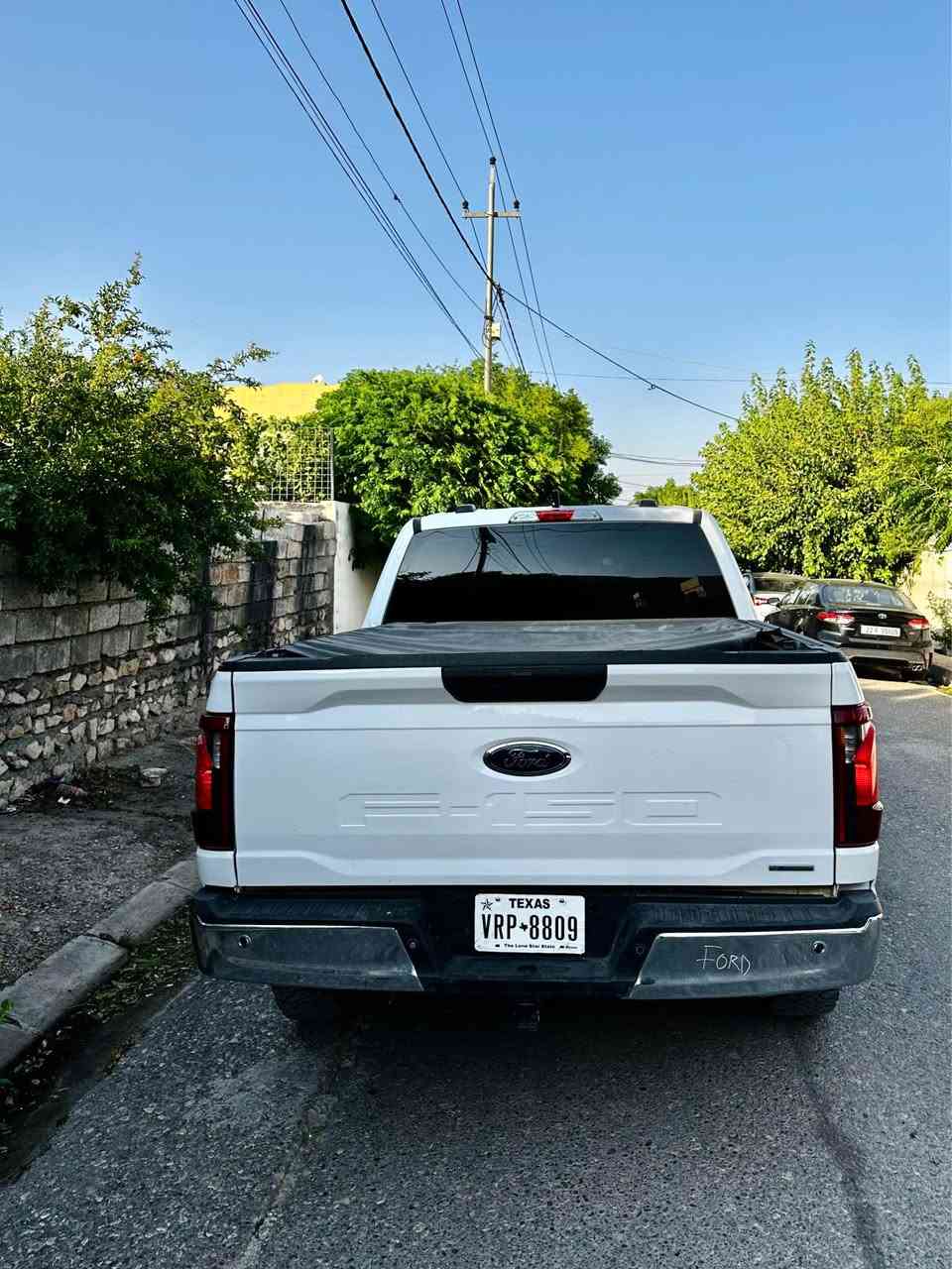 فؤرد 2025 FORD F-150 XLTمواصفات XLT شاشه ئايپادي گه وره گيچ ئه ليكتروني رادار پيش و پشت خه تي جاده  كوشين كاره با ويل كروم ده بل ئه كسل  4X4 سياره كه بس ربع بونيت جاملغ صبغ  جمپكي پشتي هه يه به شه رطب داخيلي لايت ليد چوار حه دسه  كاميرا حه ساس 6  هه زار رويشتيه 8پستن AWD  گير مكينه دبل اكسل راديته ر به رد هه موو به شه رت بيلادي سعر 288 كمك مجالي تيدايه سياره كه فحس و هه زه ي لو كرايه حازره لو ره قه م .                     
                                                                                  رقم  واتساب ***********
*********** أربيل, العراق
