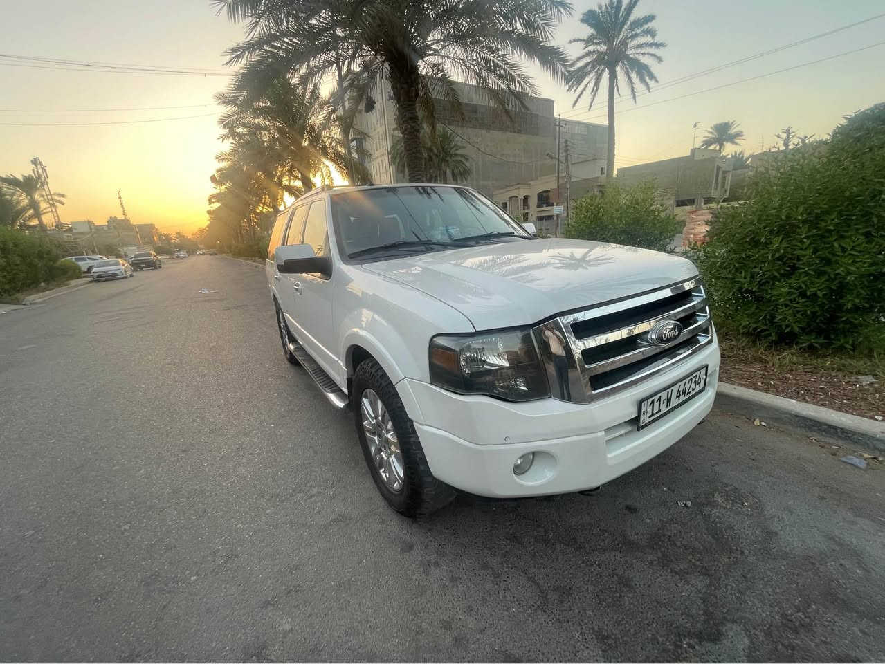 فورد إكسبيدشن 2012 LIMITED خليجي مكفولة وكالة نيفا
فول مواصفات 1/1 
محرك V8 حجم 5.4 لتر 8 سلندر
داخل اسود 
2 سويج اصلي شركة موجود مع نسخه ثالثة قابلة للطي
كفالة عامة من الصبغ و التبديل والفتح ماعدا الدعاميات مصبوغة
السيارة كلش حلوة وجديدة
كود باب
سلايد روف
فور ويل
حساسات امامي خلفي
مري جانبية قابلة للطي
دوسات البانزين والبريك كهرباء
صندوق كهرباء
شاشة اندرويد
كشنات جلد
كشنات تدفئة وتبريد
كشنات خزن
كشن خلفي كهرباء
تبريد مركزي
تحكم امامي خلفي بالتبريد والصوت
شاشات خلفية بالكشنات
انارة ترحيب
وبعد بيه هوايه مواصفات 
السنوية باسمي
السعر 158 ورقة
العنوان بغداد السيدية
للاستفسار الاتصال على *********** بغداد, العراق
