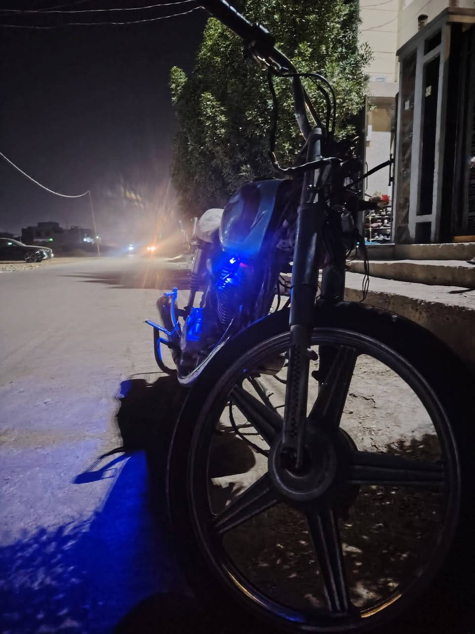 دراجه رياضيه دراجه نضيفه نقص بس لايتات وجوزه مكينه جديده دراجه نضيفه السعر ٢٥٠ وبيها مجال رقم اتصال ***********واتساب فقط مكاني ديالى بعقوبه التحرير واتساب فقط
