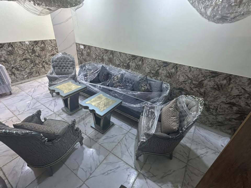 تخم ملكي • درجة أولى • كنب