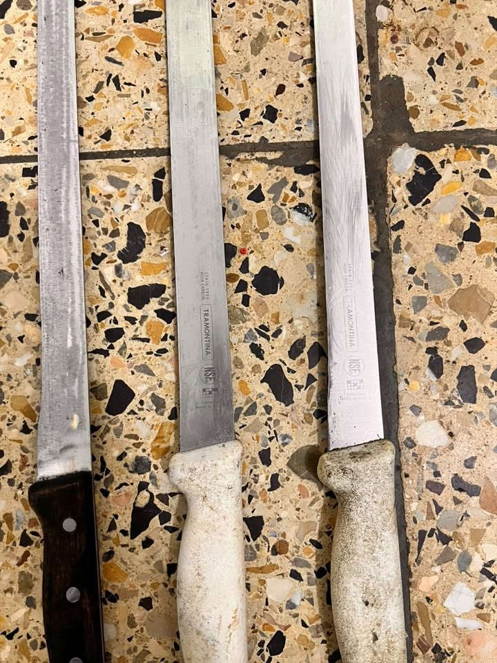 سجاجين مال كص برازيلي اصلي الخفيف والماني العدد٣ السعر كلهن ب٥٠ الف 
شيش مال شوايه كص ٥ عيون استيل غذائي لا يزنجر ولا يكشف السعر ب٢٥ الف 
قالب مال كبس الثقيل السعر ب١٠ الف 
مكاني بغداد مدينه الصدر ***********
توصيل ماعندي
