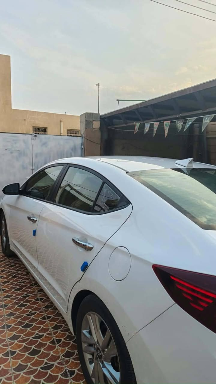 السلام عليكم الانترا للبيع2020 أمريكي
فول ماعده الفتحه السياره ضربته كلش خفيفه بدايه البنيد  والباقي مكفول
مكانه ذي قار قضاء النصر
للاستفسار الاتصال على الرقم ***********
