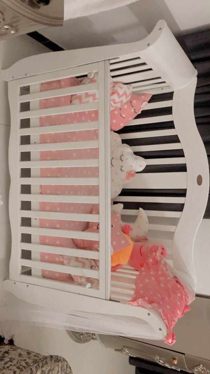السلام عليكم 

جربايه ماخذته من بيت النونو من الكراده ب٤٠٠ ومندر ٥٠ 

مع سيت مصدات وكوشات ١٥٠ كلهن هسه احسبهم مع 

سرير ٢٥٠ سرير بي مجر جوه لخزن الملابس

مكاني بغداد السيديه 

للتواصل على هذا الرقم ***********
