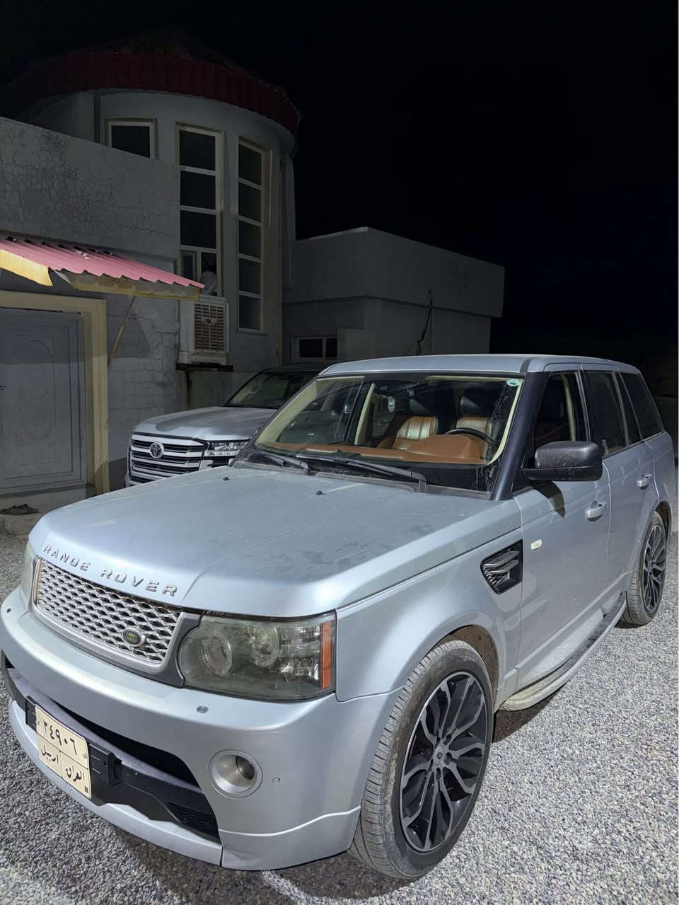 رنج روفر 2012 فول فول سياره بيها قطعه وحده بدون دواخل و ربع بونيد بخ بدون اي دواخل سياره جديد جديد
محرك ما مفتوح بشرط محرك مرغوب 8 بدون صوبر
سياره داخل برتقالي كشنات خزن كهرباي فتحه فول سكان كهرباي كشن هيتر فول فول 
4 تايرات جديد 
بيها 27$ ورقه غرامه نزل من سعر 
سعر 124$ ورقه 
تحويل وكاله بشرط تبريد كله بشرط 
رقم تلفون ***********
*********** زاخو, دهوك
