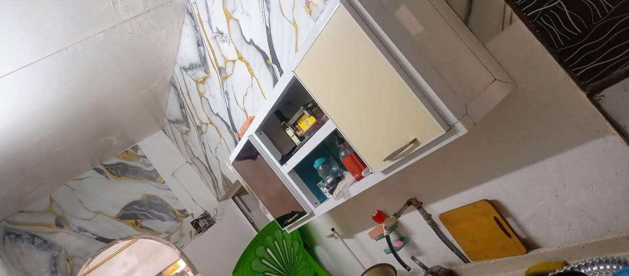 كاونتر نضيف 
متره ونص مرمر الشراي يتواصل واتساب ***********
مكان بغداد الحسينيه
