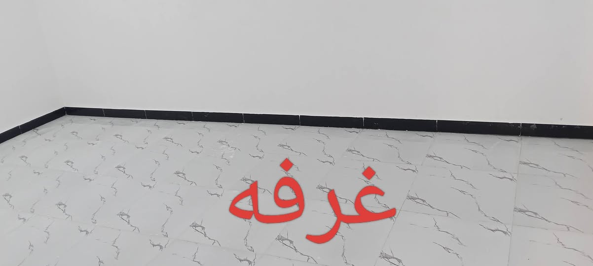 سلام عليكم الدار للبيع البراكيه شارع المعدل خلف جامع الخزاعل المساحة 100متر البناء طابوك السقف عكادة الشيلمان بلجيكي البيت جديد يحتوي على غرفه وصاله ومطبخ وستقبال الخدمات ماء وكهرباء ومولده طابو زراعي قرار محكمة السعر 27 ابو محمد الغزي انا صاحب البيت 
*********** بي واتساب
