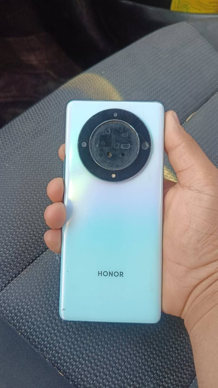 السلام عليكم للبيع هونر اكس تسعه اي 5G  ذاكره 128 الجهاز شاشه مفطره بس ما مأثره كلش حلو كله شغال عل فحص معروف الهونر سعره 140 وبي مجال ماني بغداد ناحيه الرشيد او كويريش قرب الأقواس رقمي ***********
