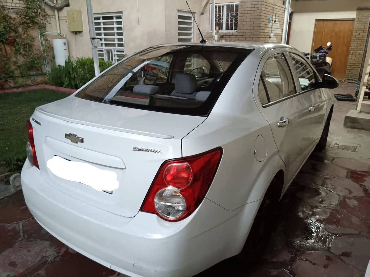 سياره شوفرليت سونك خليجي 2012 
مكينة مبدله الى 1800 جديده
رقم بغداد انكليزي
سنويه جديده
السياره بأسم بنيه
السعر 60 وبيها مجال للشراي
مكانها بغداد
*********** واتساب فقط

