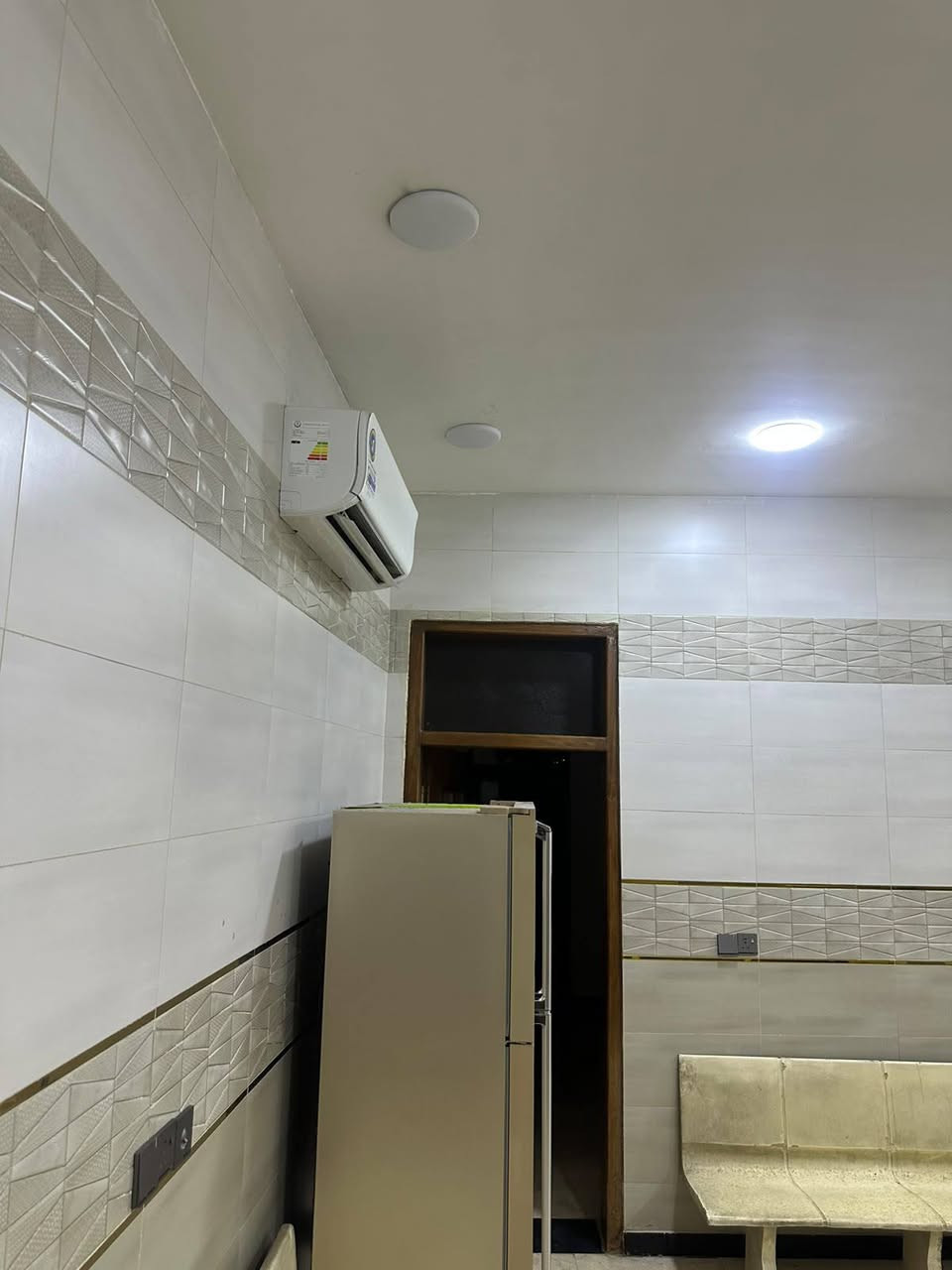 🏡 بيت للإيجار | فرصة مميزة للسكن

يعلن كرم للاستثمار والتطوير العقاري عن توفر بيت للإيجار بموقع مميز .

📍 الموقع: [المهدية الثانية -الهياكل ]
🏠 نوع العقار: بيت طابق ارضي 
📐 المساحة: [ 130] م²
🛏️ عدد الغرف: [ 1 ]
🚿 عدد الحمامات: [ 1 ]
هول وصالة و مطبخ و خدمات
بيت جديد مع السبالت و المطبخ و التخم بيت شبه مؤثث

📞 للاستفسار والتفاصيل والتواصل:(***********)

موقع المكتب :الهياكل شارع 20

كرم للاستثمار والتطوير العقاري
ثقتكم… استثمارنا 🤝
