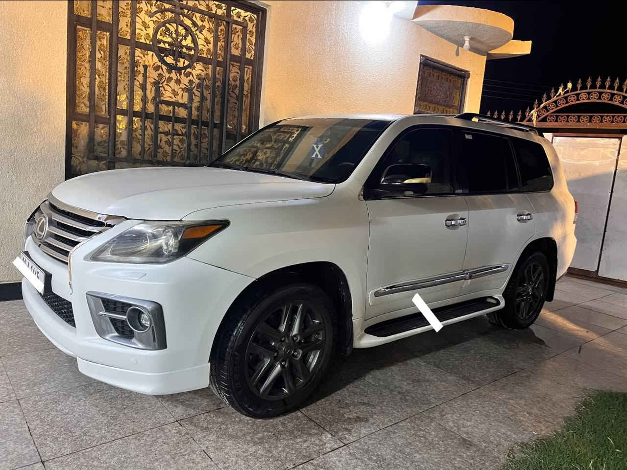 لكزس بسعر( 240  ورقة )موديل 2010 رقم بغداد بأسمنه
مصبوغة عام كفالة من الكلبه 
مغلفة نانو  حماية  ((بي بي أف ابيض طافي ))

نظيفة السيارة من كلشي 

مكانها البصرة 
***********
