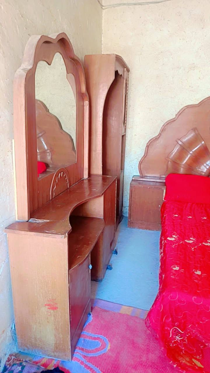 سلام عليكم غرفه صاج عراقي سعره 300الف وبيه مجال عنواني بغداد سبع أقصور شارع أبو علي الشراي يخابر ***********
